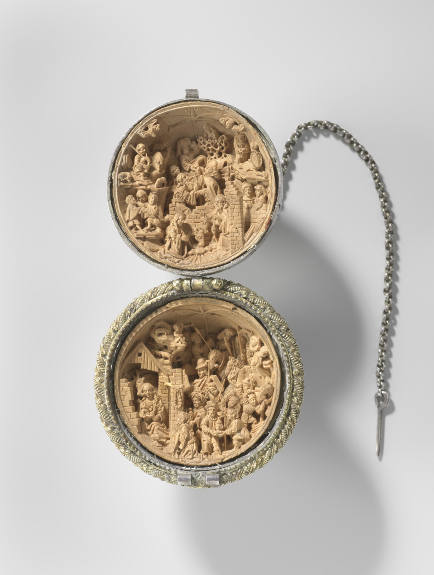 Prayer nut, silver and boxwood, c. 1510-1520 (diam. 4.8cm)