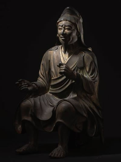 Sitzender Vimalakirti Vollplastische Darstellung des indischen Kaufmanns, der sich Buddha anschloss und als Laie zum Bodhisattva wurde. Japan, Edo-Zeit, Mitte 17. Jh. 