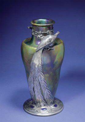 Georg Friedrich Schmitt, Vase, 1904/05, Zinn, versilbert, Glassteine 