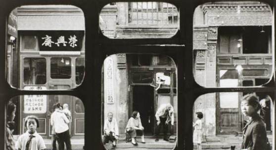 Marc Riboud hielt 1965 eine Straßenszene in Peking fest (Los 61, Schätzpreis 2.500 - 3.000 Euro)