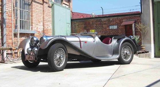 1937 S.S. 100 Jaguar 2 1/2 Littre, einer von 198 zweieinhalb Liter S.S. 100, Schätzwert € 290.000 - 390.000, Rufpreis € 120.000