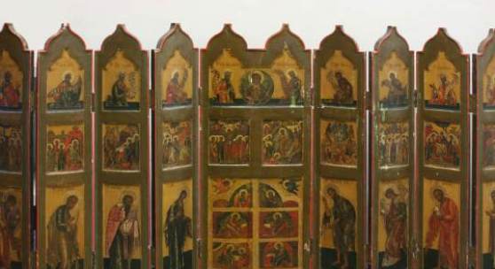 Ikonostase, die Szenen aus dem Leben Christi  und erzielte nach engagiertem Bietergefecht 6.500 € (Maße, ausgeklappt 183 x 59 cm, Ausruf 1.800 €).