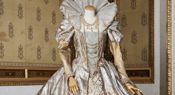 Kostüm Elisabeth I (Roberto Devereux-Gaetano Donizetti), entworfen für KS Edita Gruberova, versteigert für € 9.000