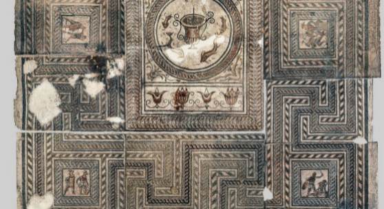 Augusta Raurica: Das grosse Gladiatorenmosaik (6.55 x 9.80 m). Es war 1961 in einer herrschaftlichen Villa gefunden worden. Fotomontage: Ursi Schild. © Augusta Raurica