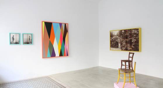 Installation Shot: Michael Huey, Florian Nährer, Piggyback / Huckepack; Galerie Reinthaler, 2023. Photo: Michael Huey