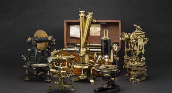 „Der Vermessung der Welt“ - Sammlung seltener Messgeräte mit Schwerpunkt auf Messinginstrumenten des 19. Jahrhunderts in der 77. Auktion.