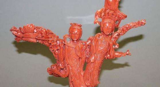 Los 0001 - Zwei himmlische Damen, museale Schnitzarbeit aus Edelkoralle, China 20. Jh. Schätzpreis:	10.000 - 12.000 EUR