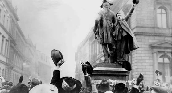 Kundgebung der Regierung Ebert und Scheidemann auf dem Wilhelmplatz Berlin 6. Januar 1919 Foto Ullstein Bild