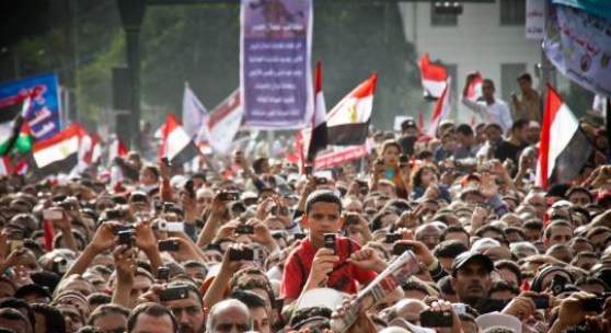 Mosa’ab Elshamy Demonstranten während einer Rede auf dem Tahrir-Platz, Kairo, 8. April 2011 © Mosa’ab Elshamy
