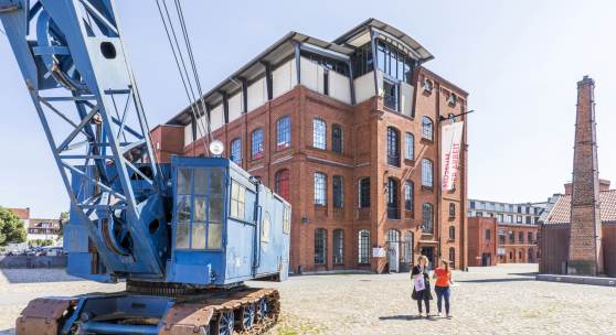 Museum der Arbeit, Neue Fabrik und Menck-Bagger, Foto SHMH, Sinje Hasheider