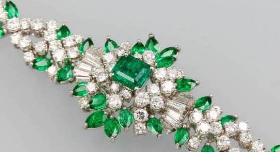 Prunkarmband mit Smaragden und Diamanten, WG 750/000, zus ca. 14.3 ct, L. ca. 17 cm Limit: 23.000,- € 