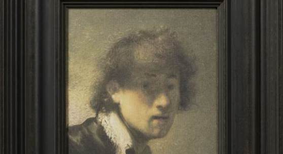 Rembrandts kleinformatiges Selbstbildnis, das er im Alter von 23 Jahren in seiner Geburtsstadt Leiden anfertigt
