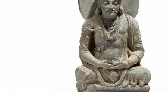 Sitzender Buddha Maitreya Schiefer Gandhâra 2./3. Jh. Höhe: 44cm Ergebnis: 44.800 Euro 