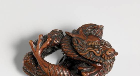 Großes Netsuke eines Drachen. Japan, 2. Hälfte 18. Jh. Buchsbaum, L 7,4 cm Ergebnis 4.750,- Euro