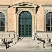 Das Klenze-Portal an der Ostseite der Alten Pinakothek (c) pinakothek.de