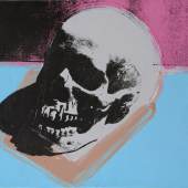Warhol Totenschädel Beschreibung: Andy Warhol 1976-1977 Synthetische Polymerfarbe und Siebdruck auf Leinwand 38.1 x 48.3 cm Privatsammlung © 2014, ProLitteris, Zurich