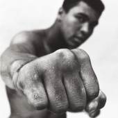 THOMAS HOEPKER (*1936) Muhammad Ali’s Punch, Chicago 1966 27,4 x 20,8 cm Startpreis: 8.000 € / Schätzpreis: 16.000–18.000 €