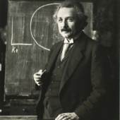 FERDINAND SCHMUTZER (1870–1928) Porträts 1899–1927 Albert Einstein, 1921  Portfolio mit 15 Porträts Startpreis: 4.000 € / Schätzpreis: 7.000–9.000 €