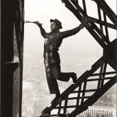 MARC RIBOUD, »Blitheful on the Eiffel Tower«, Paris 1953