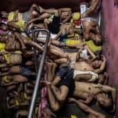 Reportagen – Dritter Preis, Einzelbilder © Noel Celis, Agence France-Presse Titel: Leben im überfülltesten Gefängnis der Philippinen Bildunterschrift: Häftlinge im Gefängnis von Quezon City, einer der überfülltesten Haftanstalten der Philippinen, 21. Juli 2016