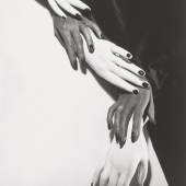 Horst P. Horst Hands, Hands, Hands, New York, 1941 Courtesy Fondazione Sozzani © Condé Nast / Horst Estate