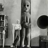 Max Ernst im Haus von Peggy Guggenheim, New York, Herbst 1942 © Münchner Stadtmuseum Archiv, Hermann Landshoff 