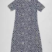 Gemustertes Kleid aus dem Besitz von Berta Rudofsky, genäht aus einem in Reservetechnik gefärbten Baumwollstoff, nach 1960 © MAK/Branislav Djordjevic 