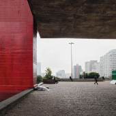 MASP – Museu de Arte de São Paulo, Überdachter Stadtraum unter dem Gebäude, Blick auf die Stadt, 1957-1968 © Foto: Markus Lanz, 2014