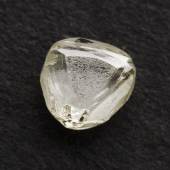 Diamant aus dem Ural (Geschenk des Grafen Polier an Alexander von Humboldt 1829), ø 2 mm Berlin, Museum für Naturkunde © Museum für Naturkunde, Berlin; Foto: Antje Dittmann