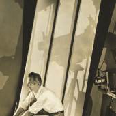 08 EDWARD STEICHEN Selbstporträt mit fotografischer Aus- rüstung, New York, 1929 Courtesy Condé Nast Archive © 1929 Condé Nast Publications