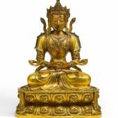 Feine Figur des Buddha Amitayus Kangxi-Periode, ca. 1680/1700 Feuervergoldete Bronze, H 41,9 cm Prov.: Privatsammlung, Deutschland Schätzpreis: € 300.000 – 500.000,-  