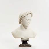 Nr. 402 790 Büste einer jungen Frau mit Lorbeerkranz Signiert von Eduard Mayer (1812 – 1882). Rom 1845 Weißer Carraramarmor, H 47, mit Sockel 58 cm Schätzpreis: € 40.000 – 60.000,-