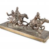 Hans Guradze (1861-1922), Berliner Bildhauer, Fgurengruppe dreier berittener Kosaken, patinierte Bronze, in der rechteckigen Plinthe sign., die Waffen/Peitschen in den erhobenen Händen fehlen, 43 x 19 x 14 cm  Limit: 4.200,- EUR