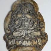 Buddhistische Schnitzerei Beschnitzter Tierknochen oder Schildkrötenpanzer, kultisch, wohl Tibet, alt. Mindestpreis:	180 EUR 