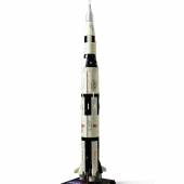 10096 Lot 26 - Saturn V Rocket Model