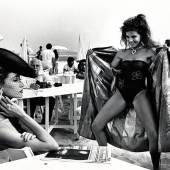 Newton, Helmut "Cannes Film Festival". 1981. Gelatinesilberabzug. 24,9 x 37,9cm Ergebnis: € 10.000