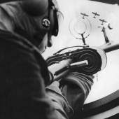 Willi Ruge, Reichsluftwaffe. Soldat am Maschinengewehr eines Flugzeugs, 1936 © Ullstein Bild Collection