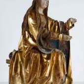 Meister von Heiligenblut Sitzende Maria, um 1520 Zustand nach der Restaurierung 
Lindenholz gefasst und vergoldet 
H: 74 cm Belvedere, Wien Foto © Belvedere, Wien 
