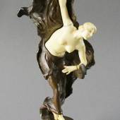 Katalog-Nr. 778 Nikolai Outzen Schmidt (1844 - 1910) - Bronze / Elfenbein Skulptur der Bronzegießerei Hermann Gladenbeck & Sohn, Berlin, "Die Personifizierung des Windes", um 1900   • Kategorie: Bronzen   • Limit: 3.500,00 EUR