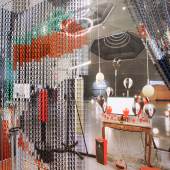 BLESS, N°45 Metalstringcurtain [Vorhang aus Metallfäden], Objektgestaltung: Bless, Boudicca, Sandra Backlund, Art Institute of Chicago, 2012  © AIC