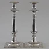Katalog-Nr. 490 - 1 Paar Tafelleuchter aus lötigem Silber, Berlin 2. Hälfte 18. Jahrhundert, Gesamtgewicht ca.: 734gr. Limit: 1.400,00 EUR