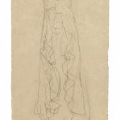 Gustav Klimt, Dame mit Umhang, frontal, stehend (Studie für das Porträt der Adele Bloch-Bauer), ca. 1907, schwarze Kreide auf Papier, 44,5 x 32 cm, Schätzwert € 30.000 – 50.000, Auktion Moderne 23. Mai 2023 