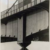 Albert Renger-Patzsch Stützpunkt der Mülheimer Rheinbrücke, um 1930 Dauerleihgabe der Österreichischen Ludwig-Stiftung für Kunst und Wissenschaft © Bildrecht, Wien, 2015
