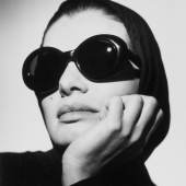Robert La Roche, Sonnenbrille, Modell S-86, Werbekampagne Damenkollektion, fotografiert von Gerhard Heller (Fotomodell: Cordula Reyer), um 1990 © Robert La Roche