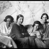 Charlotte Billwiller, Mathilde Flögl, Susi Singer, Marianne Leisching und Maria Likarz, Fotografie, 1924/25 © MAK
