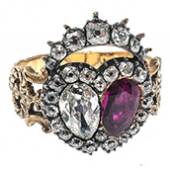 Ring  England, um 1840. GG, Silber. Blütenförmig reliefierte Schiene Auktion: 551 Zuschlag: € 8.000.–