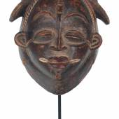Nr. 85 Punu, Gabun, Eine seltene schwarze Punu-Maske vom Typ "Ikwara"  Rufpreis € 2.500 