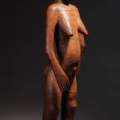 Nr. 66 Bedeutende Mangbetu Figur, Dem. Rep. Kongo, eine frühe königliche Figur, 71 cm, sehr frühe Sammlung, Rufpreis € 45.000