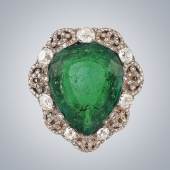 Diamant-Smaragdanhänger, Smaragd ca. 20 ct., ca. 3,50 ct Altschliffdiamanten und Diamantrauten, aus altem europäischen Adelsbesitz (Haus Savoyen), erzielter Preis € 62.500