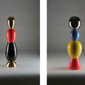 Satz von vier überdimensionalen Keramik-Skulpturen, Entwurf Alessandro Mendini 2008 für Superego Editions, auf geometrische Grundformen reduzierte Skulpturen in Totem-Torm aus verschiedenfarbig glasierter Keramik. Das Set umfasst die Totems Elgin, Naos, Pronao und Stilobate. Je ca. 180 cm. Aus der Serie "12 Colonnes", die in einer Auflage von je 10 Stück erschienen ist. Schätzwert € 20.000 - 28.000
